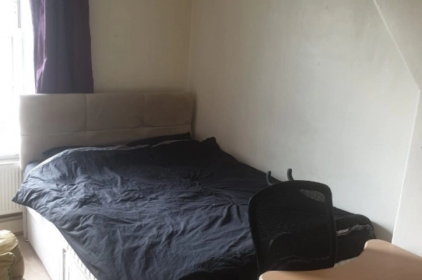 Spacious Double Room to Rent in Shared Flat on Stewarts Road, Battersea SW8