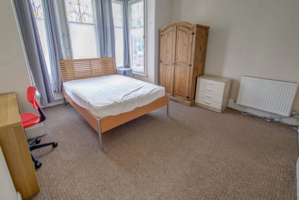 8-bedroom semi-detached house to rent in Heavitree Rd, Exeter EX1. -sbruk.com