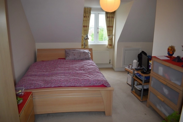 Spcious En-Suite Double Room to Rent in Shared House, Canterbury Close, Worcester Park