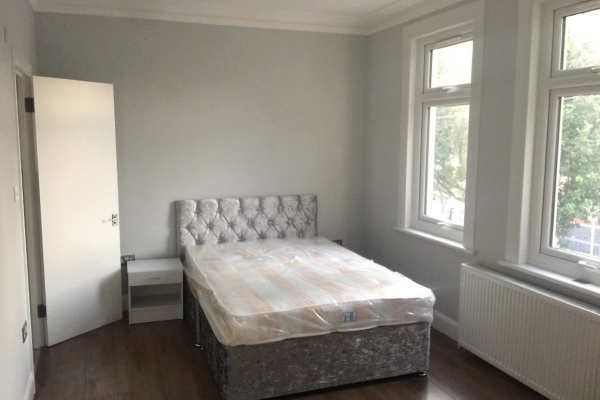 Large En-suite Double Room to Rent in Croydon.