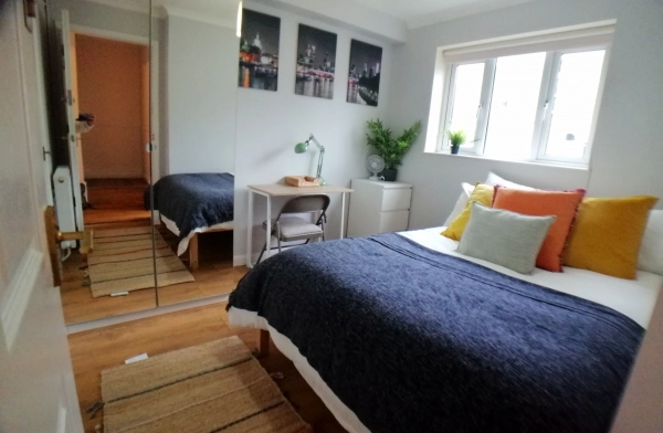 En-suite Double room to Rent in Oban Street, London E14. Bills Included. Single person.