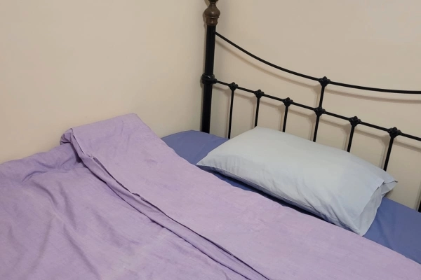 Double Room to Rent in Warbank Crescent, Croydon CR0. Only for single males. Bills included.