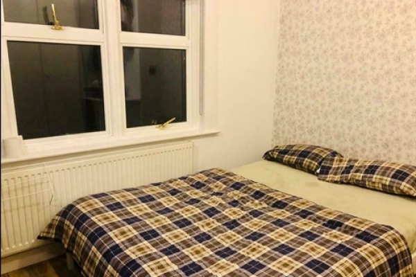 Massive Room with Double Bed and Single Bunk Bed to Rent in Purley CR8. Couples Accepted.