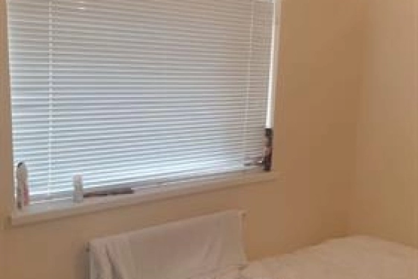 Single room in a shared flat to Rent in Griffith John Street SA1. Bills Included.