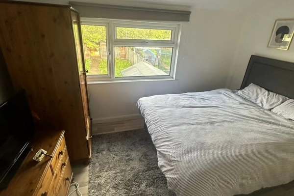 Double Room To Rent on Bedgebury Road, London SE9. Only for professionals. Bills included.