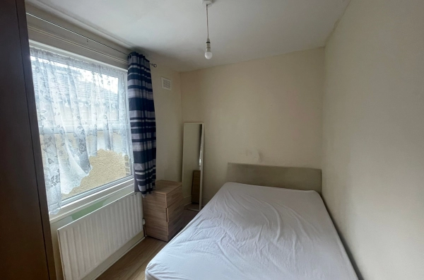 Double Room To Rent on Northwood Road, Thornton Heath London CR7. For professionals. Bills included.