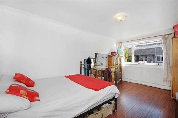 2 Double Bedroom Flat for Sale in Capel House, Surbiton KT5