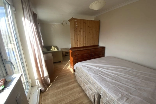 Double room to rent in Sutton SM2. Bills included. Offered couples.