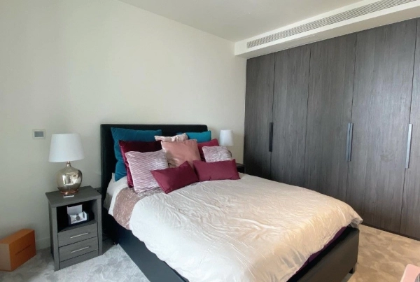 LUXURY ONE BEDROOM APARTMENT TO LET IN CANARY WHARF E14