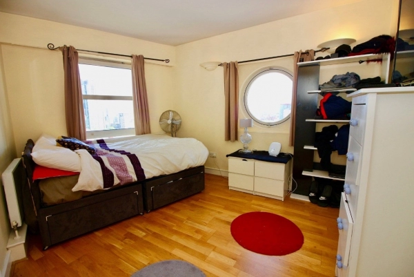 TWO BEDROOM FLAT AVAILABLE IN CANARY WHARF E14 8JN