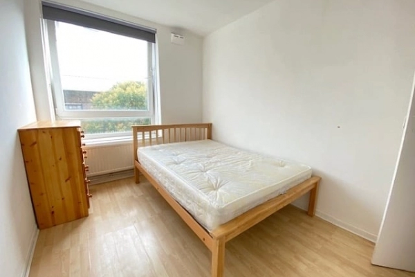 THREE BEDROOM FLAT TO LET IN BOW E3