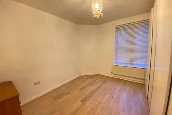 TWO BEDROOM FLAT TO LET ON THE 3RD FLOOR IN HACKNEY DOWNS E8 2AS