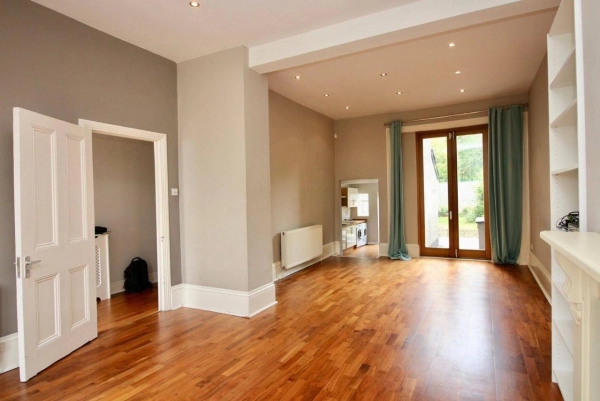 4 BEDROOM HOUSE TO LET IN FINSBURY PARK N4 4NY