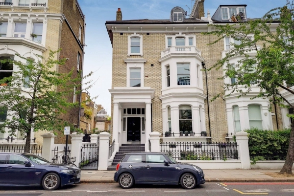 3 bedroom apartment for sale in Redcliffe Gardens, Chelsea, SW10
