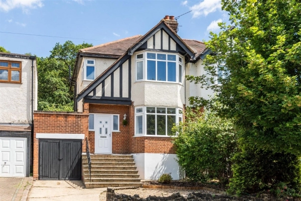 3 Bedroom House for sale in Underwood Road Highams Park, E4 9EB
