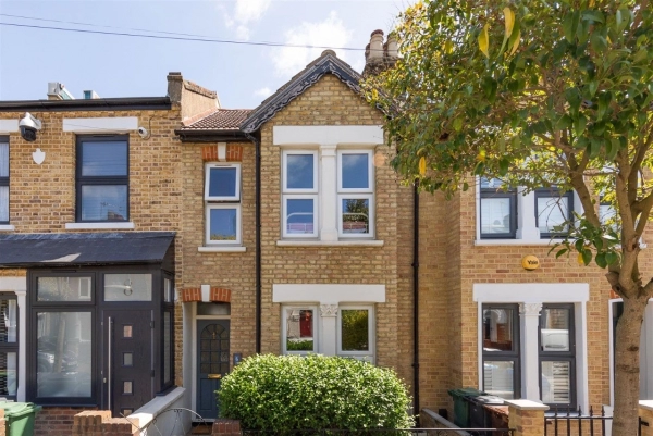 2 bedroom house for sale in Ickworth Park Road Walthamstow, E17 6LN