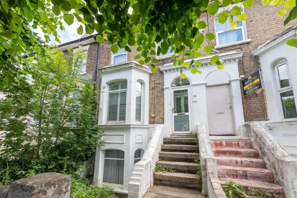 1 bedroom flat  to rent in St. Georges Avenue Forest Gate, E7 8HP