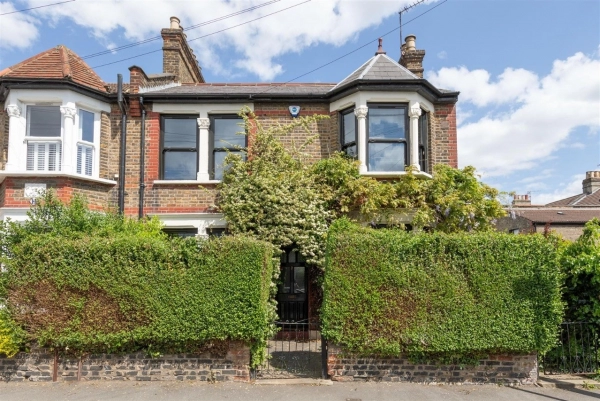 3 bedroom house for sale in Lorne Road Walthamstow, E17 7PX