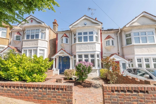 4 bedroom house for sale in Pole Hill Road Chingford, E4 7LZ