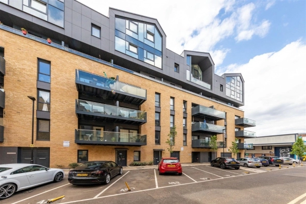 1 bedroom apartment for sale in Collendale Road Walthamstow, E17 6SZ