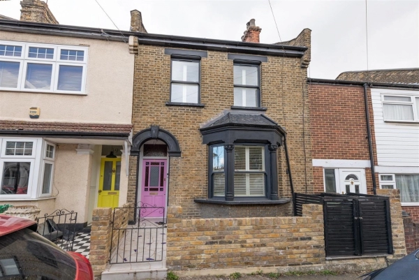 3 bedroom house to rent in Cromwell Road Walthamstow, E17 9JN