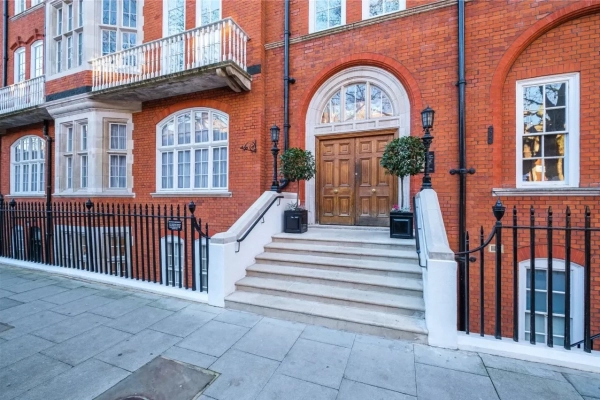 3 bed flat for sale in Bedford Court Mansions, Bedford Avenue, London WC1B