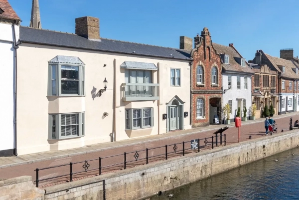 3 bed flat to rent in the Quay, St. Ives, Huntingdon PE27