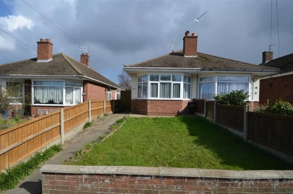 2 bed semi-detached bungalow to rent in Shrublands Way, Gorleston, Great Yarmouth NR31
