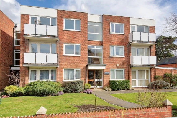 2  bedroom apartment to rent in Clifton Road Wimbledon Village, London SW19 4QT