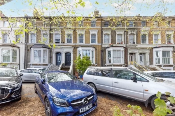 1 bed flat for sale in Upper Clapton Road, Hackney E5