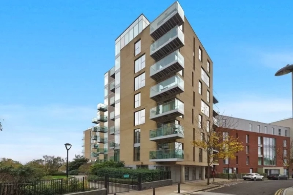3 bed flat for sale in Waterside Apartments, Woodbury Downs N4