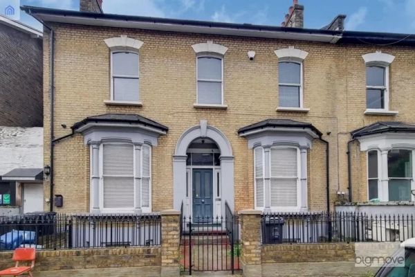 5 bed flat to rent in Goulton Road, London E5