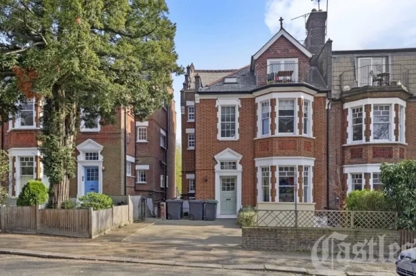 2 bed flat for sale in Coolhurst Road, London N8