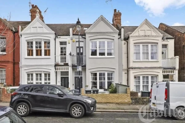 4 bed terraced house for sale in Rathcoole Gardens, London N8