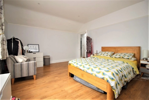 Two-bedroom flat for rent in Belgrave Terrace, Bath, BA1.