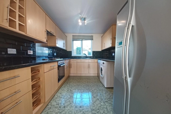 Three-bedroom house for rent in Valley View Close, TN16.