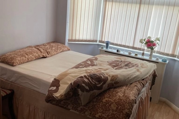 Spacious Single Box Room to Rent in Shared House in Hillcross Avenue, Morden