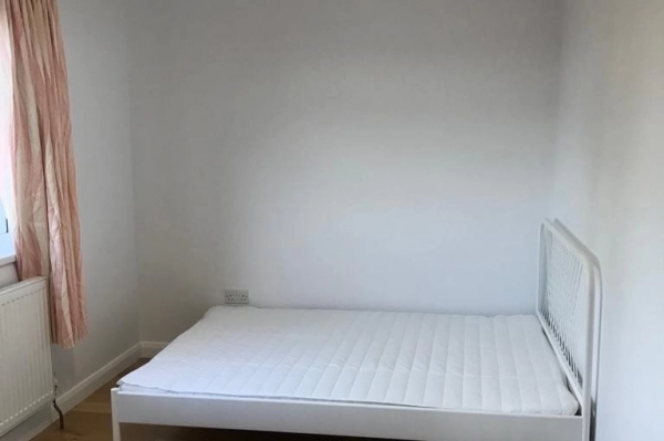 Spacious Studio Flat to Rent in Sevington Road, Brent Cross NW4. All Bills Included.