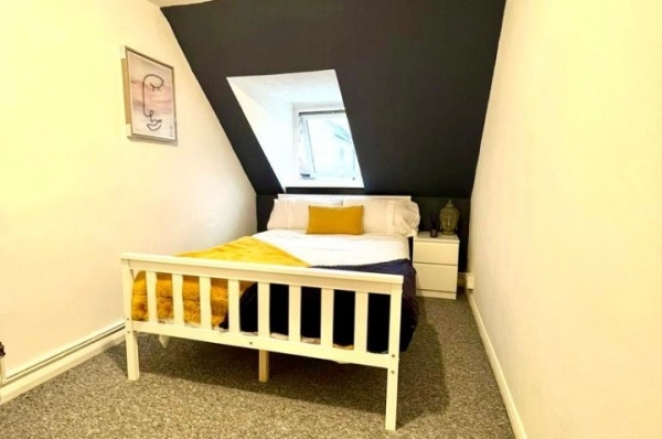 Loft Double Room to Rent in Brompton, Gillingham, South East London ME7. All Bills Included. The roo